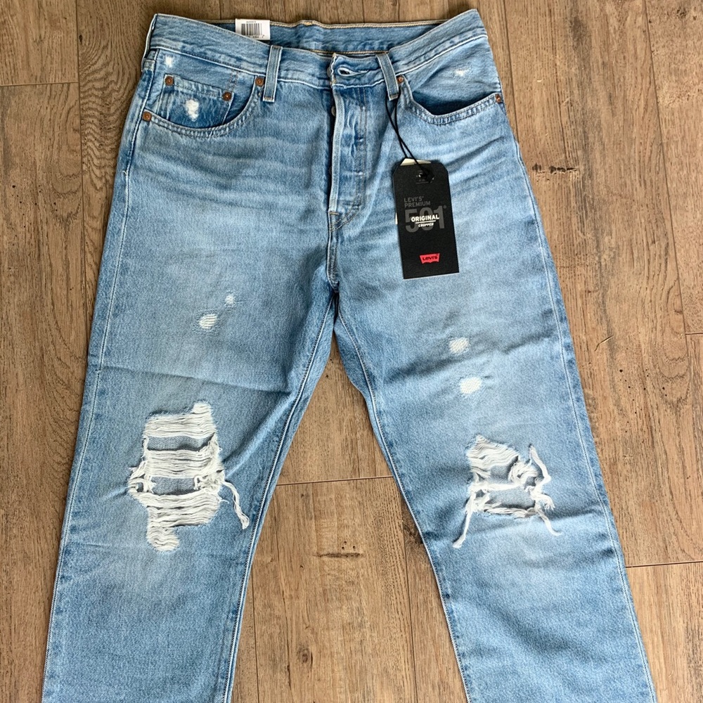 Levi’s 501 Original Cropped Ripped Women’s Jeans